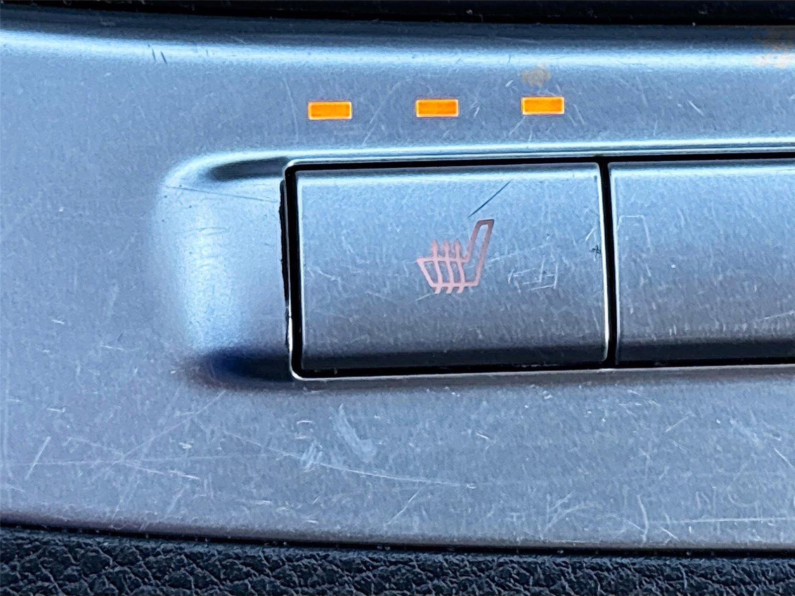 Used 2025 Kia Carnival FWD image 23