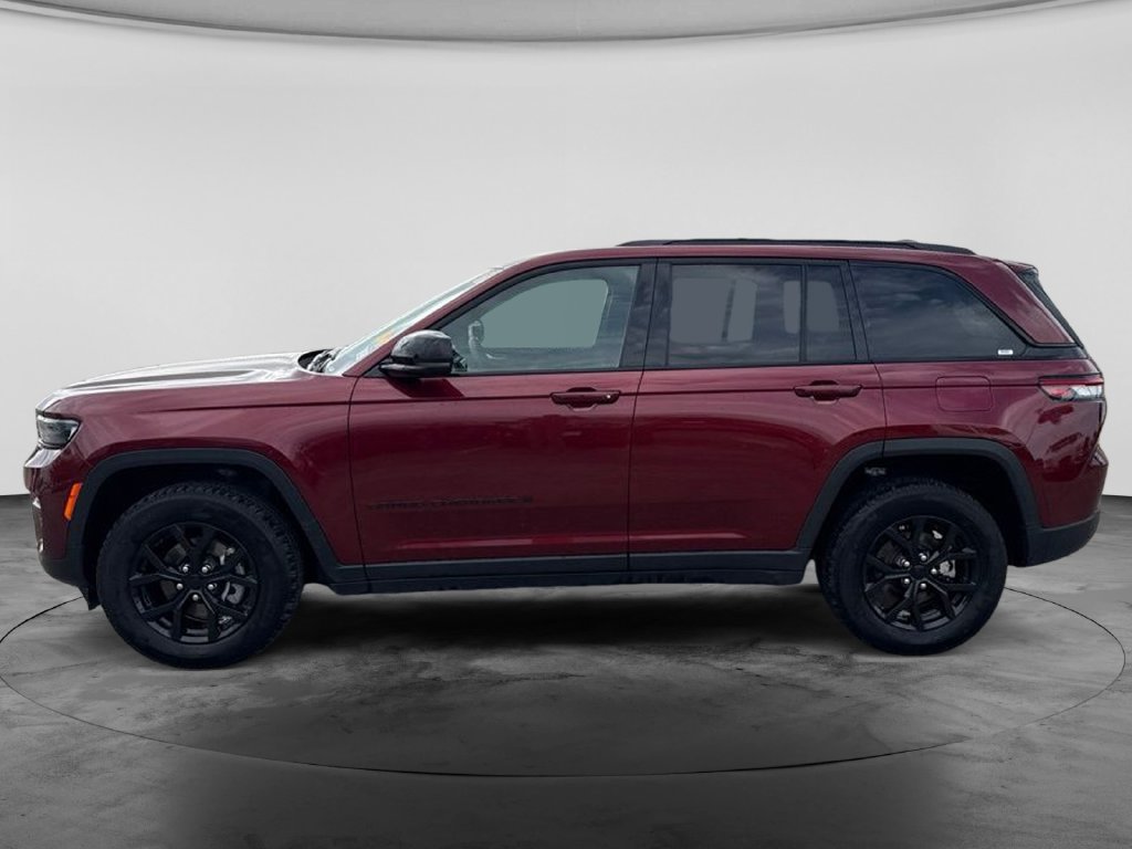 Used 2024 Jeep Grand Cherokee Altitude AWD/4WD image 9