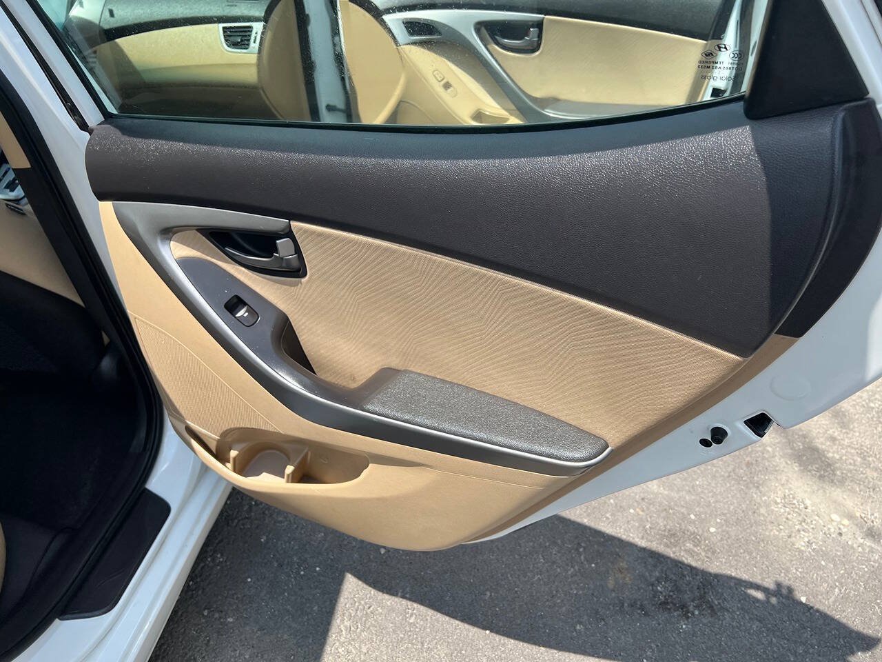 Used 2012 Hyundai Elantra GLS w/ Preferred Pkg 3 FWD image 4