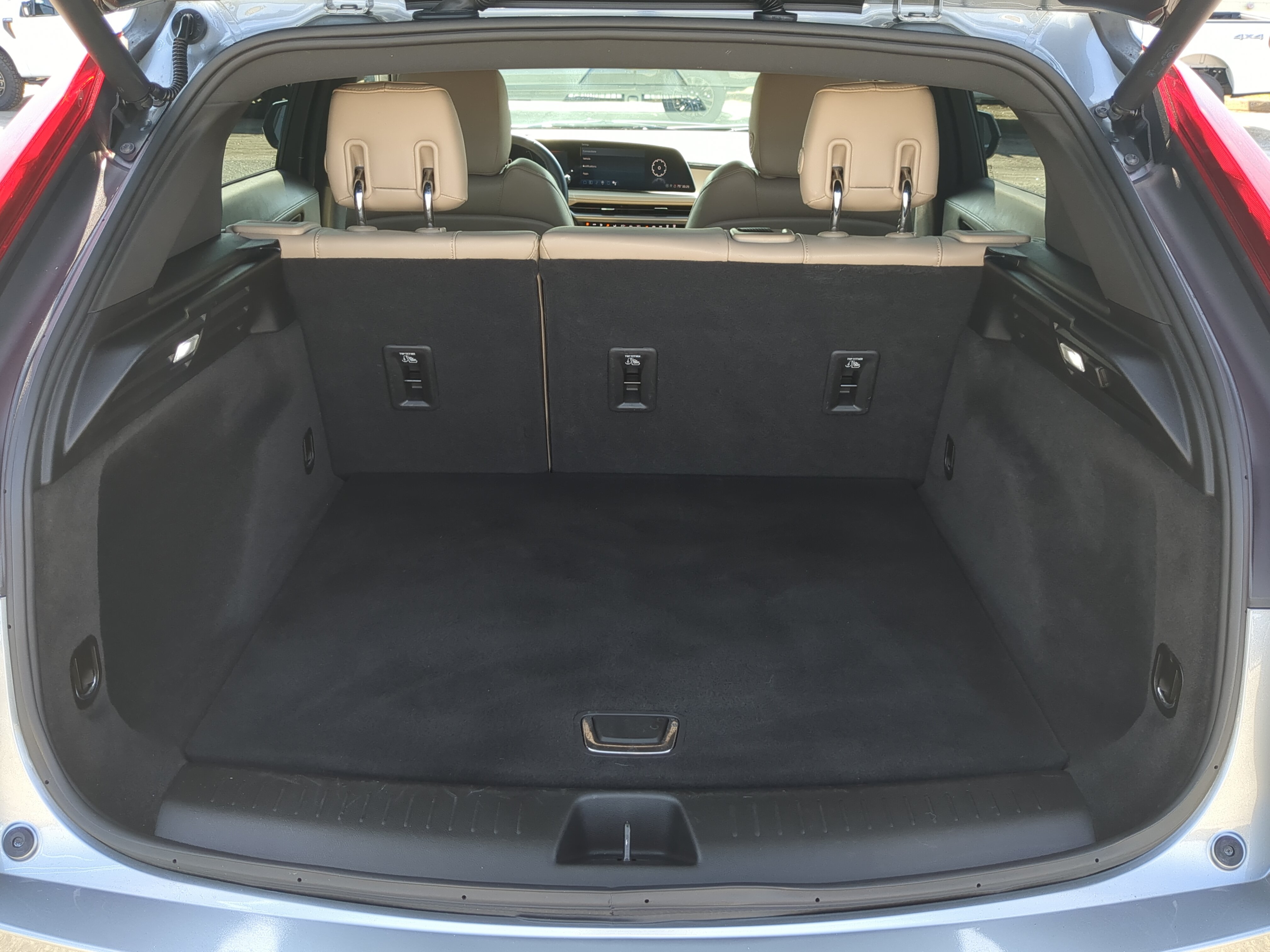 Used 2024 Cadillac XT4 Luxury FWD image 11
