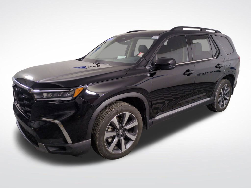 Certified 2025 Honda Pilot Touring image 1