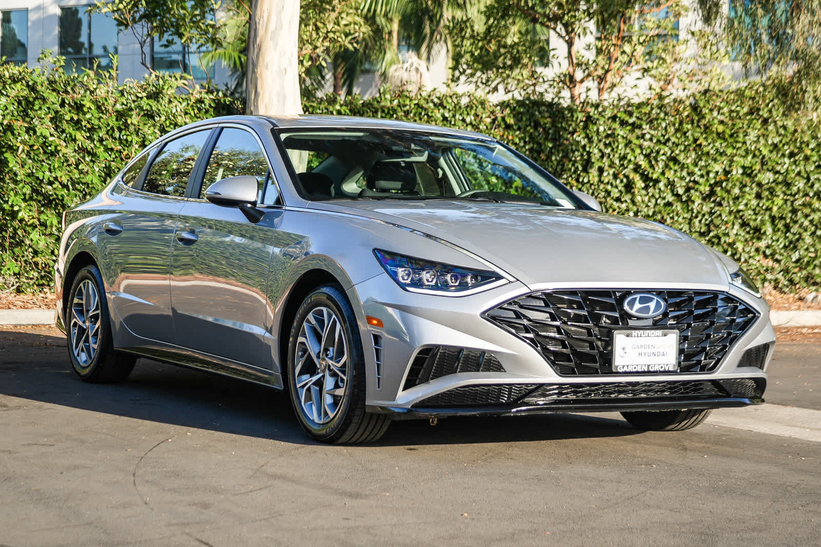 Used 2023 Hyundai Sonata SEL w/ Preferred Accessory Package FWD image 5
