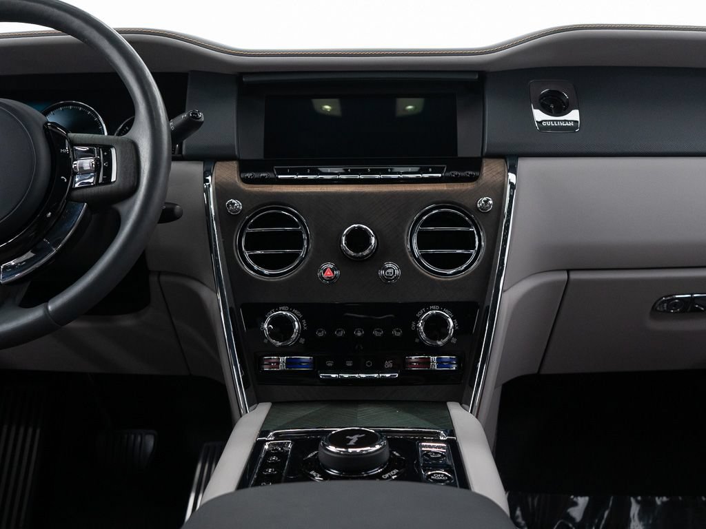 Certified 2023 Rolls-Royce Cullinan w/ Dark Exterior Package AWD/4WD image 37