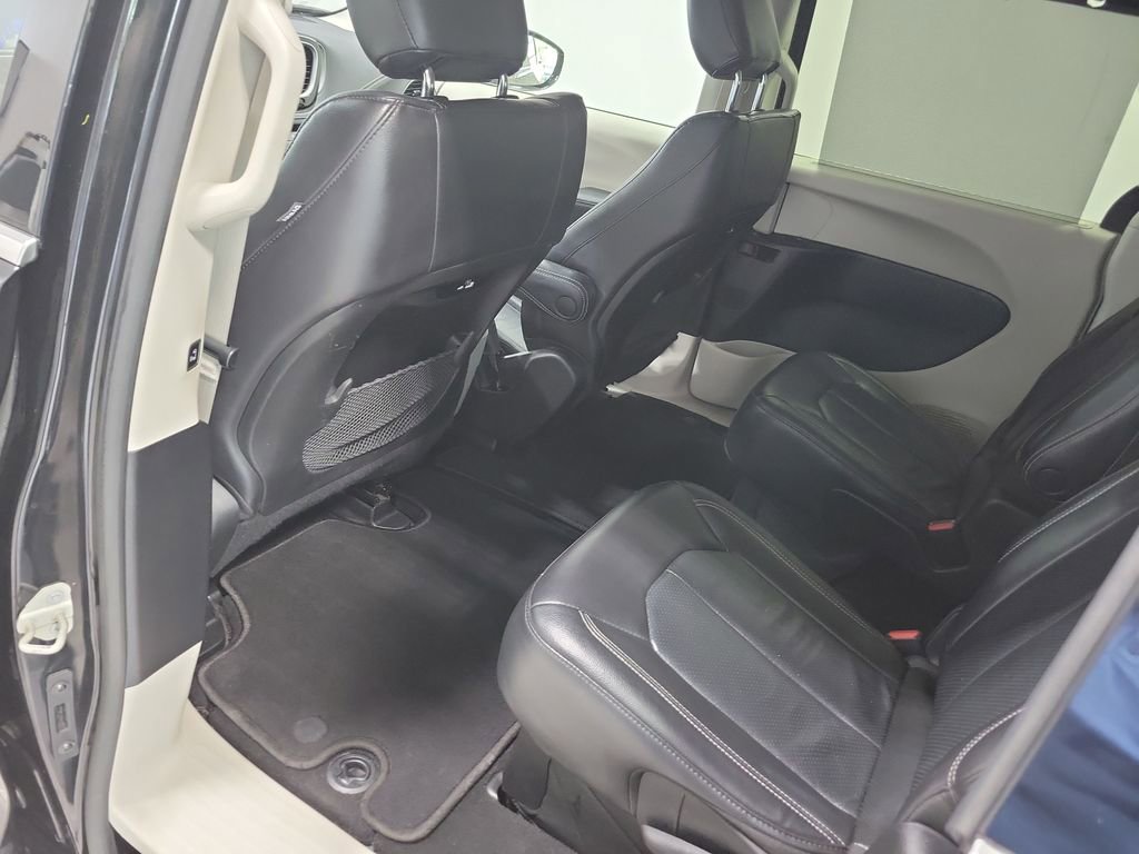 Used 2022 Chrysler Pacifica Touring-L AWD/4WD image 28