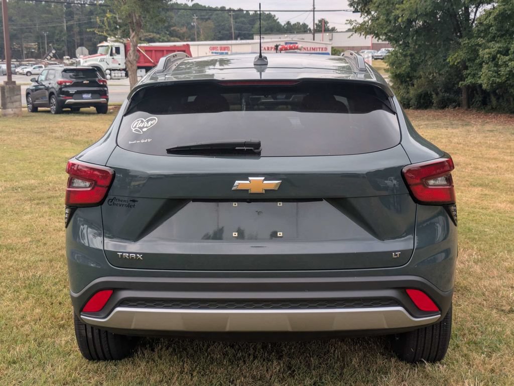 Used 2025 Chevrolet Trax LT FWD image 5