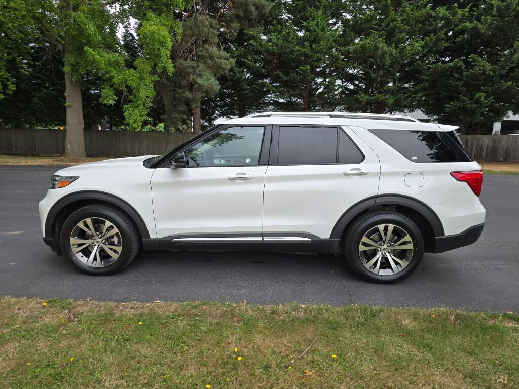 Used 2020 Ford Explorer Platinum w/ Premium Technology Package image 3