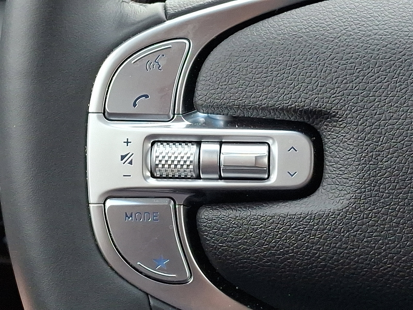 Used 2025 Genesis GV70 2.5T image 21