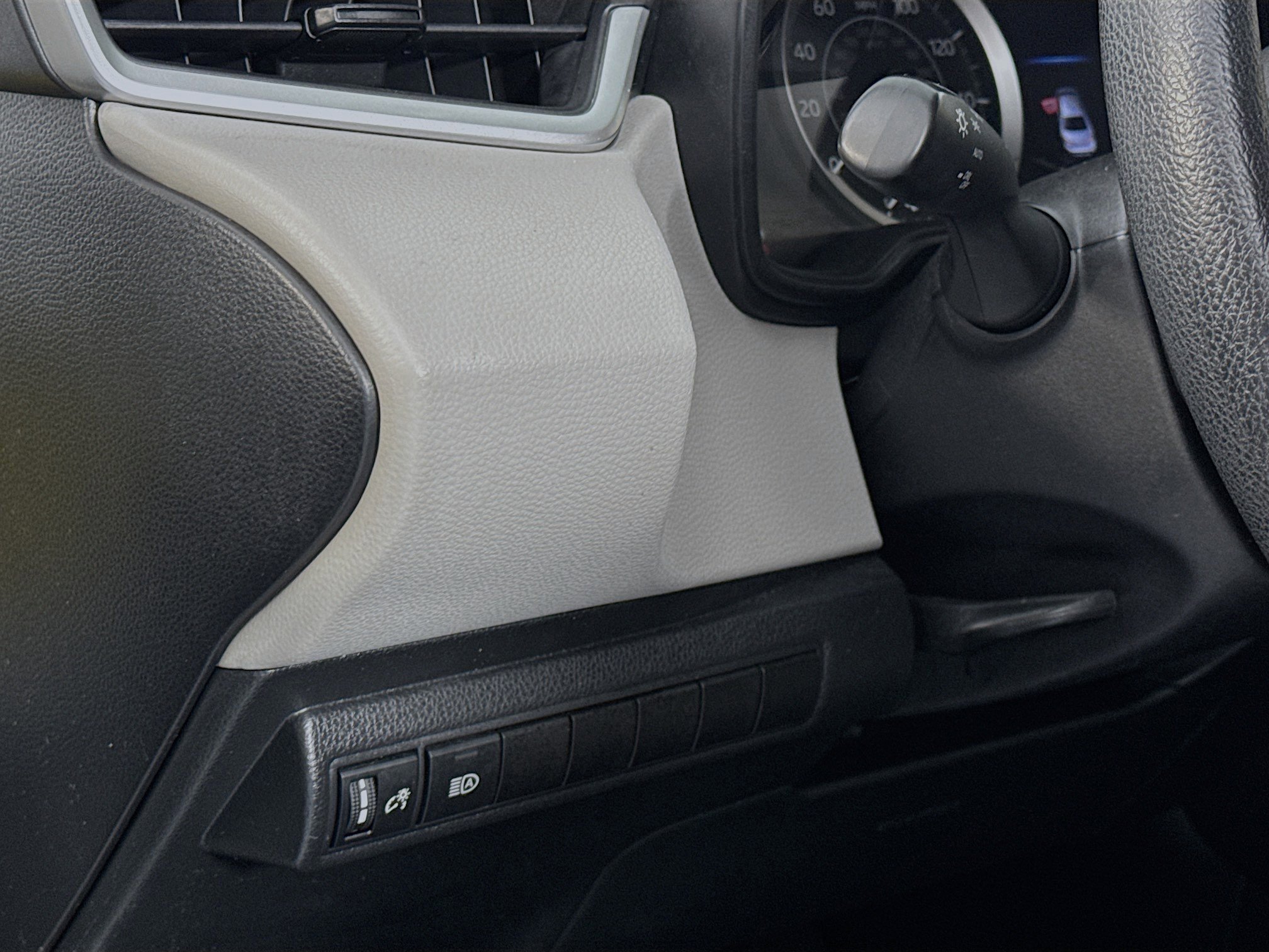 Used 2021 Toyota Corolla LE w/ LE Convenience Package image 10