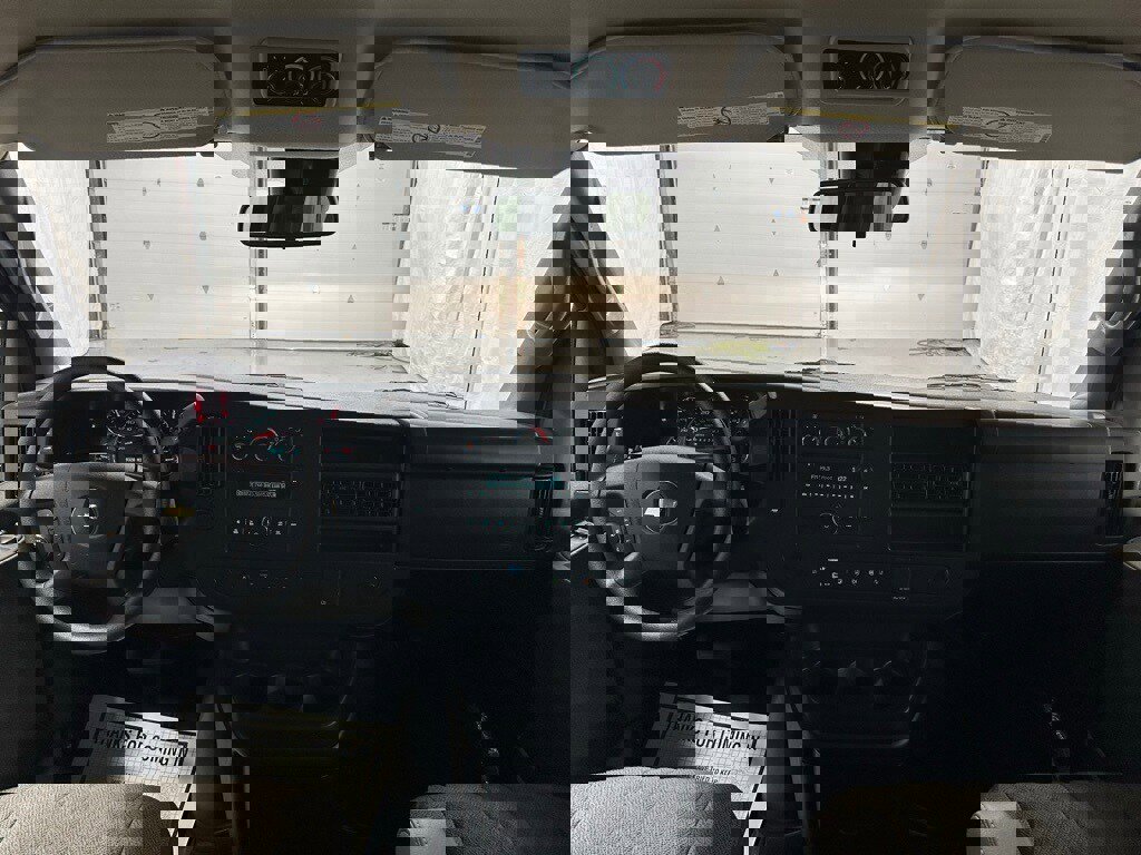 Used 2025 Chevrolet Express 3500 LT w/ LT Preferred Equipment Group image 30