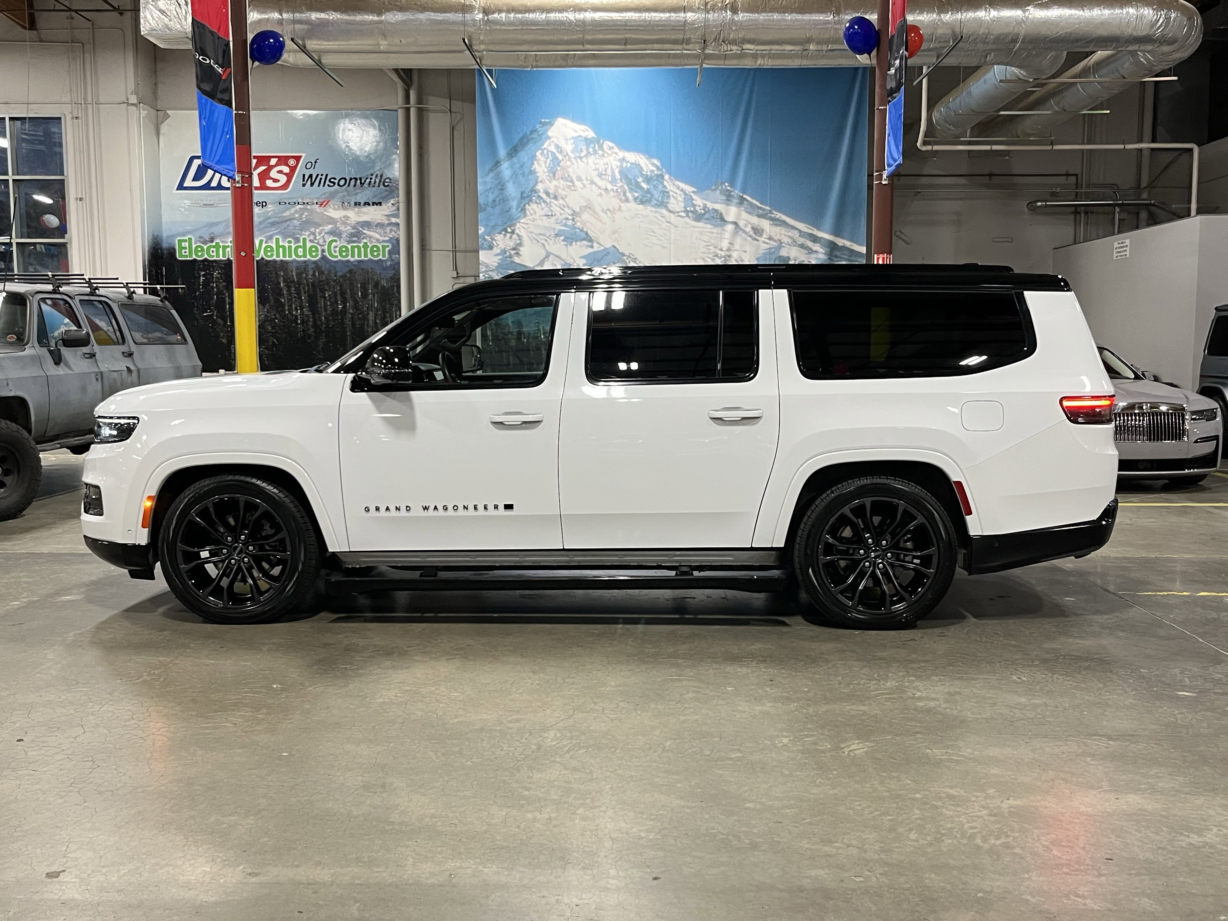 Used 2024 Jeep Grand Wagoneer L Series II w/ Quick Order Packagew 28T video 2