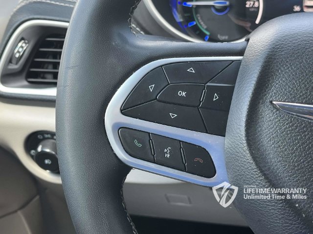 Used 2024 Chrysler Pacifica Limited FWD image 31