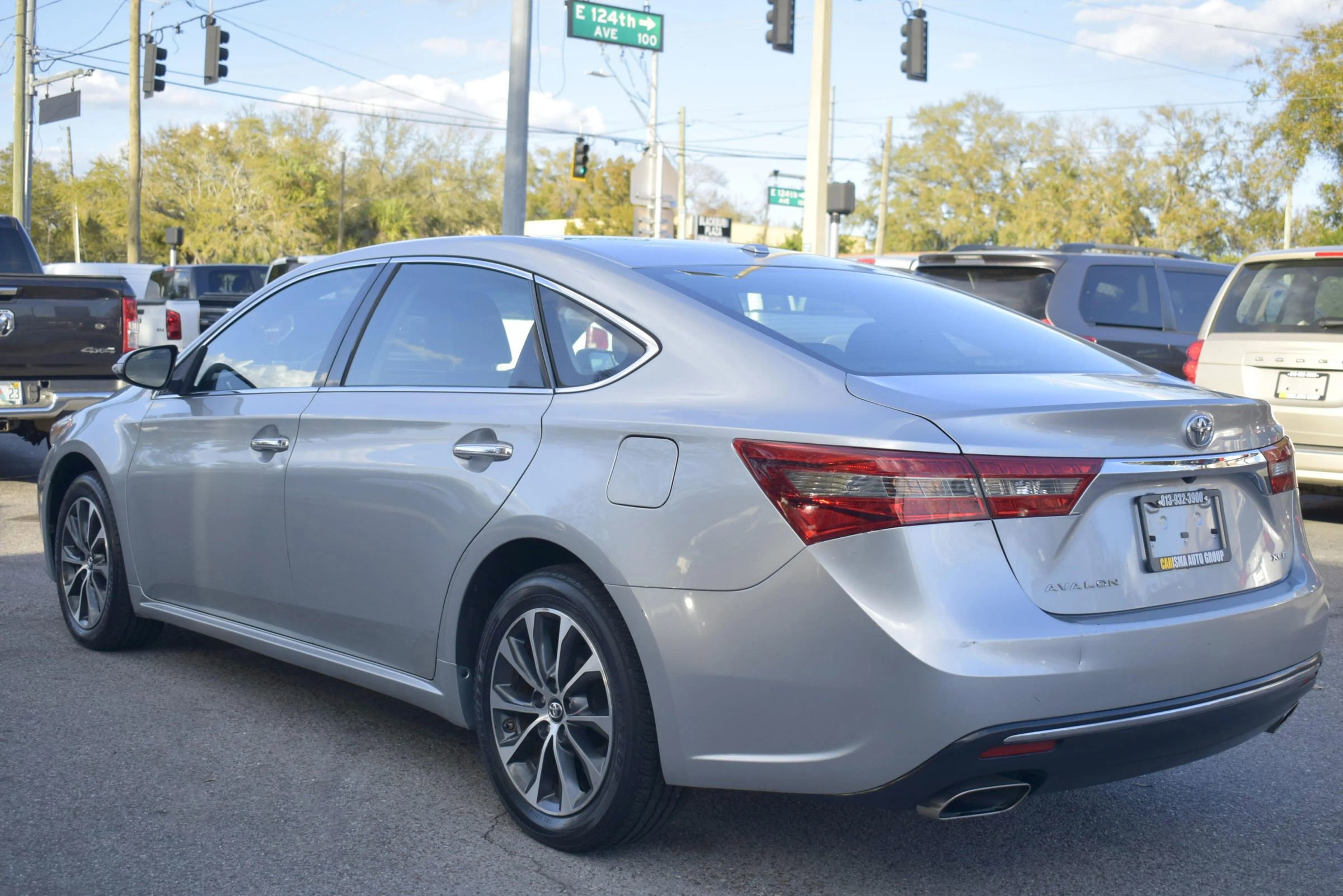 Used 2018 Toyota Avalon XLE image 5