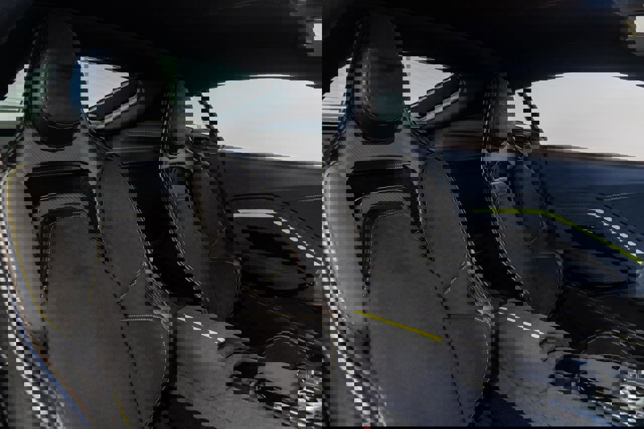 Used 2023 Aston Martin V8 Vantage Coupe image 12