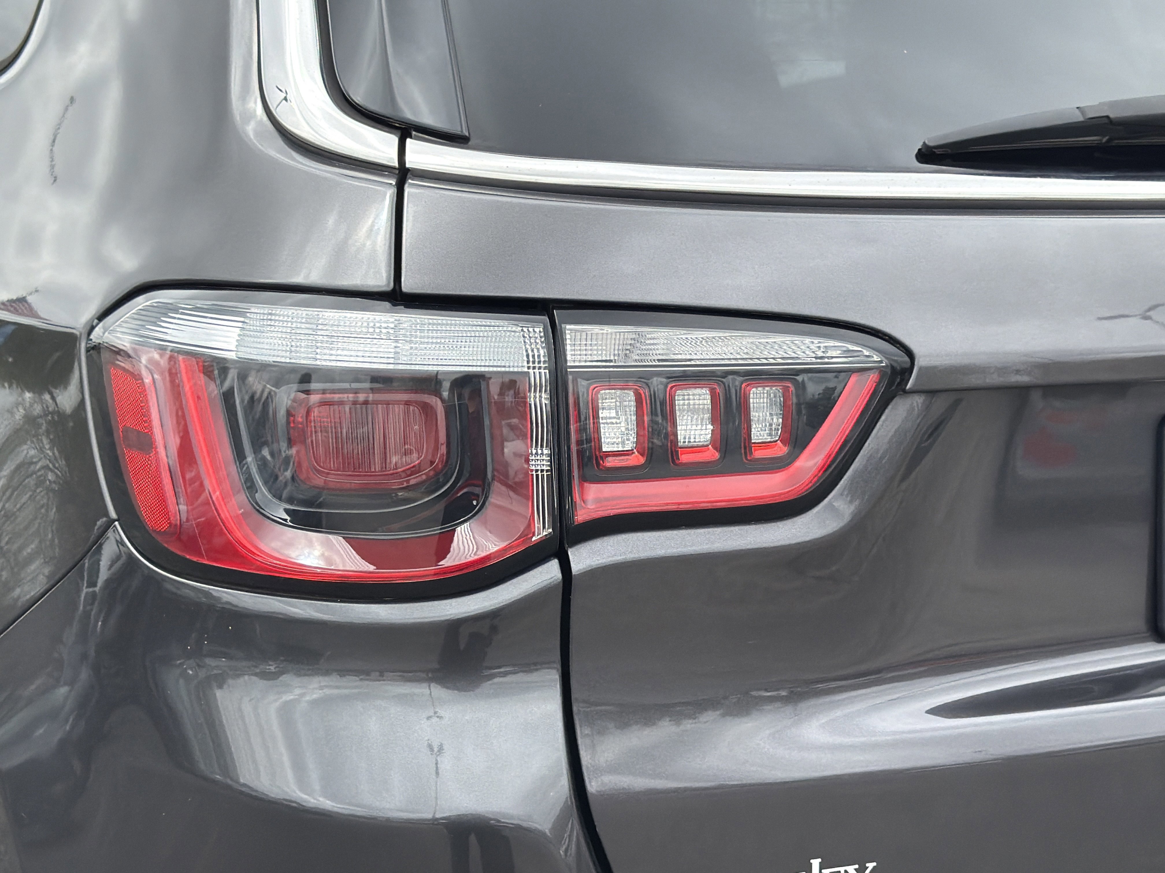 Used 2019 Jeep Compass Limited image 9