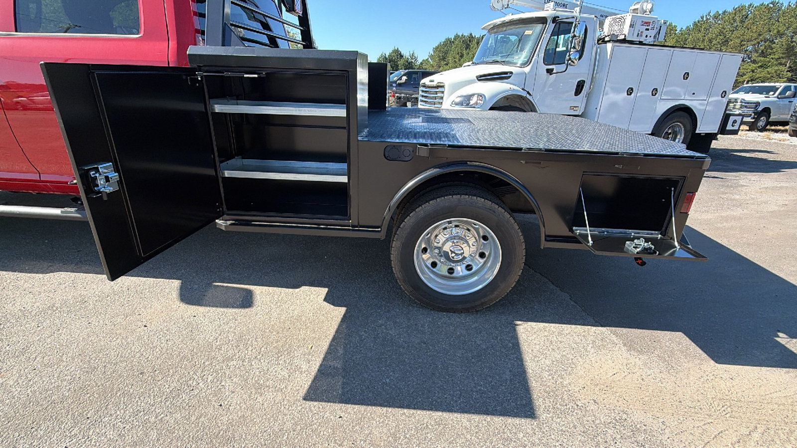 New 2026 RAM 5500 Tradesman w/ Chrome Appearance Group AWD/4WD image 14