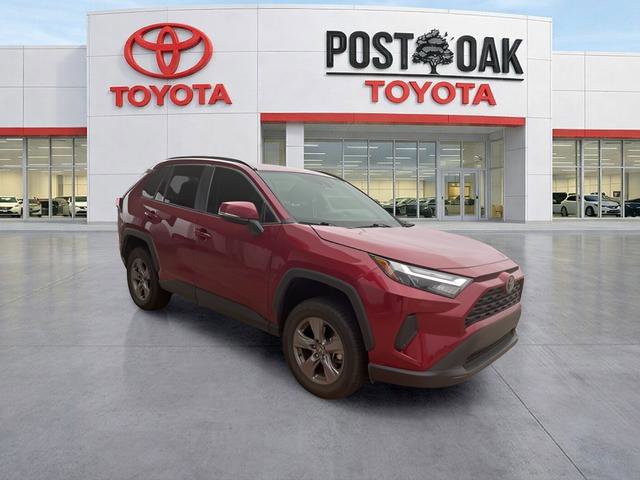 Used 2024 Toyota RAV4 XLE w/ Convenience Package image 4