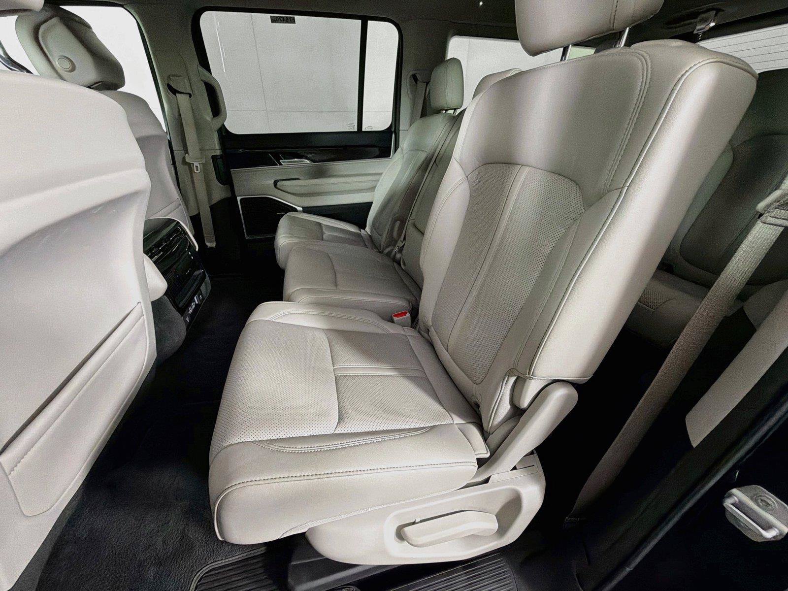 Used 2022 Jeep Wagoneer Series I AWD/4WD image 26