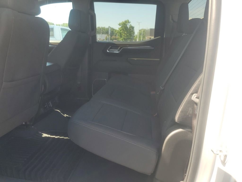 Used 2023 Chevrolet Silverado 1500 LT AWD/4WD image 14