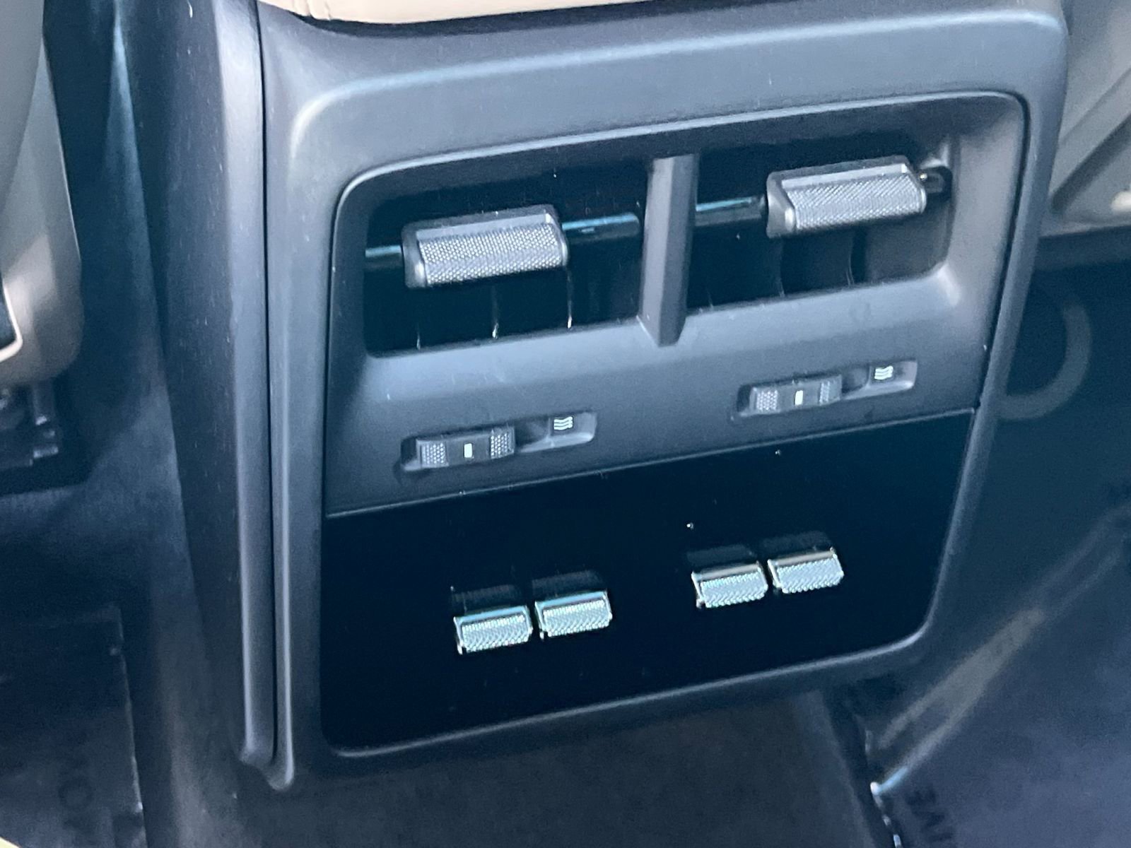 Certified 2025 Porsche Macan Electric image 15