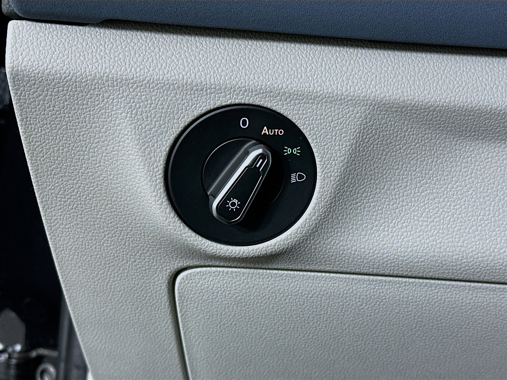 Used 2025 Volkswagen Jetta SE image 17