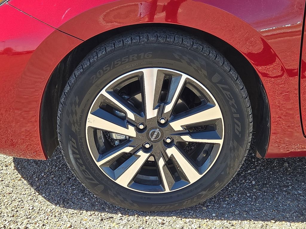 Used 2025 Nissan Versa SV image 10