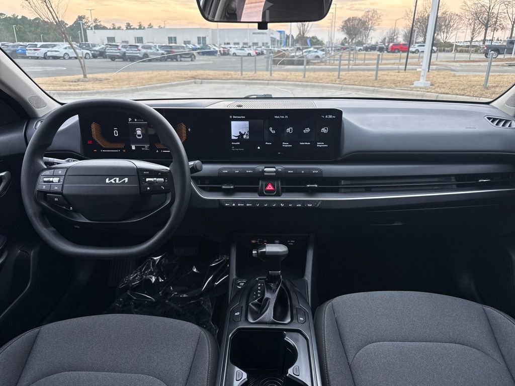 Used 2025 Kia K4 LXS image 16