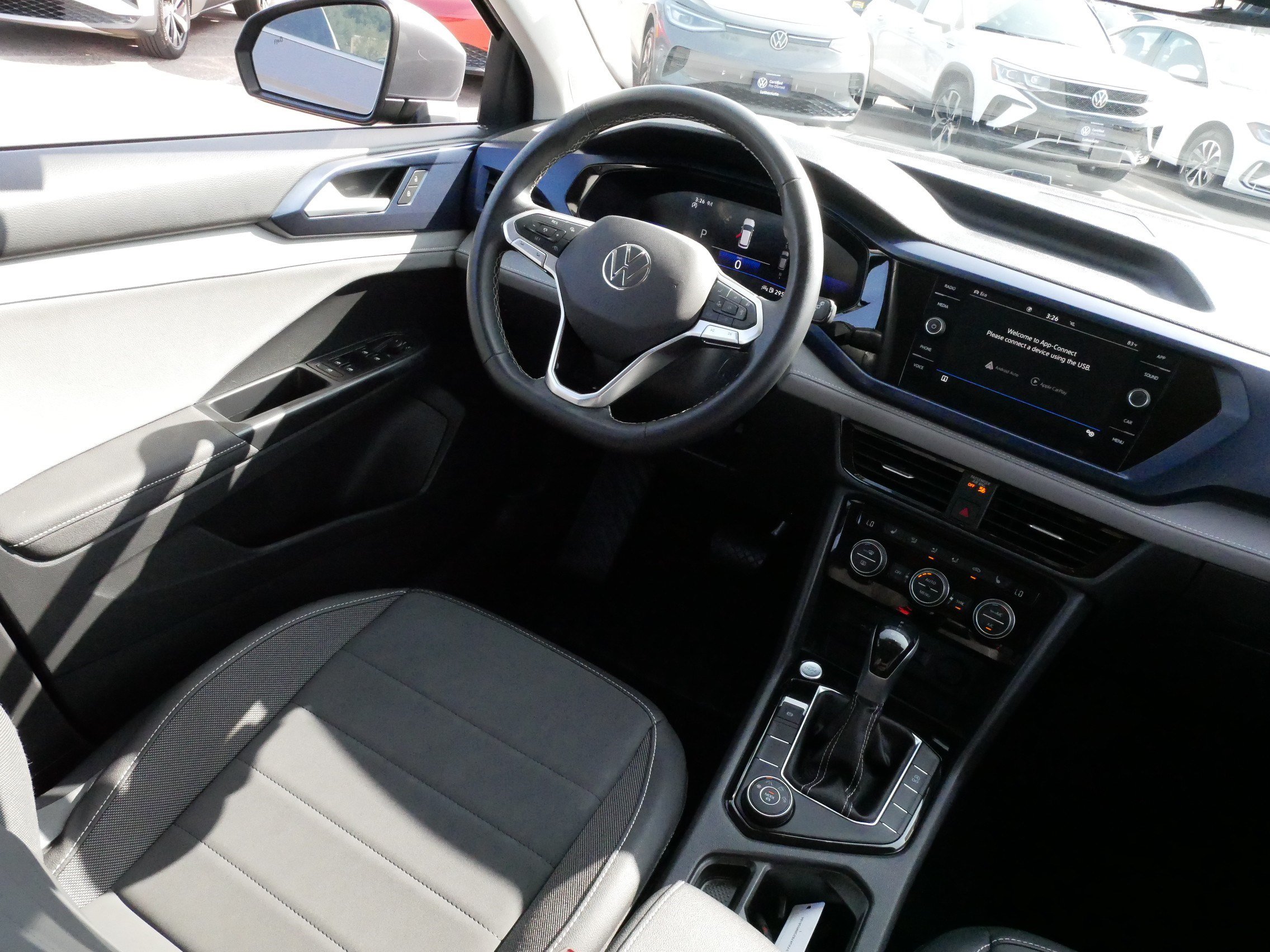 Used 2024 Volkswagen Taos SE AWD/4WD image 9