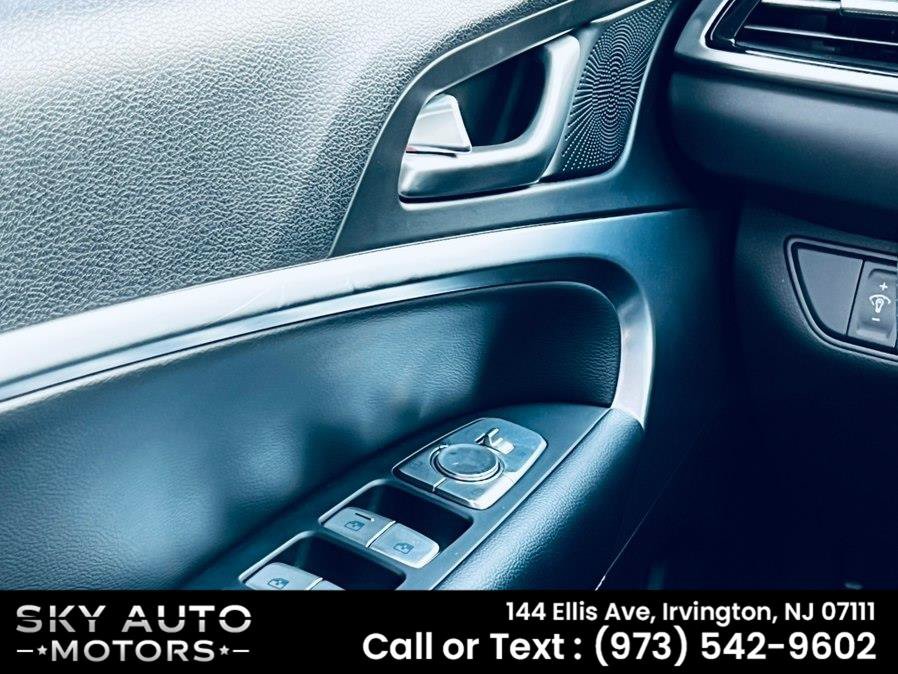 Used 2025 Genesis G70 2.5T AWD/4WD image 18