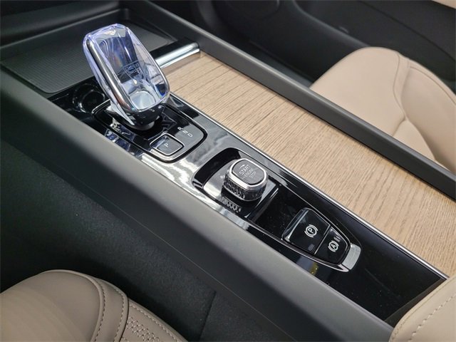 New 2026 Volvo XC60 B5 Plus w/ Protection Package Premier image 19