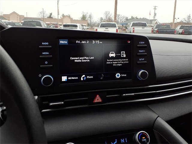 Used 2023 Hyundai Elantra SEL image 11