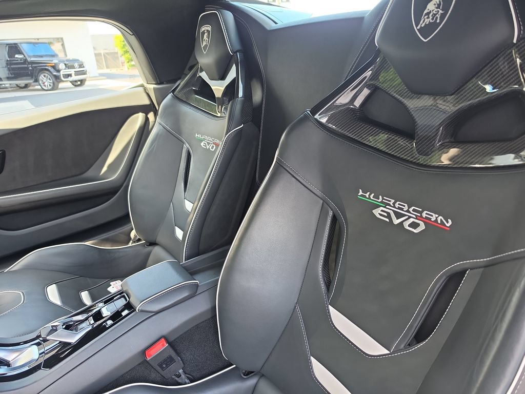 Used 2021 Lamborghini Huracan EVO RWD image 14