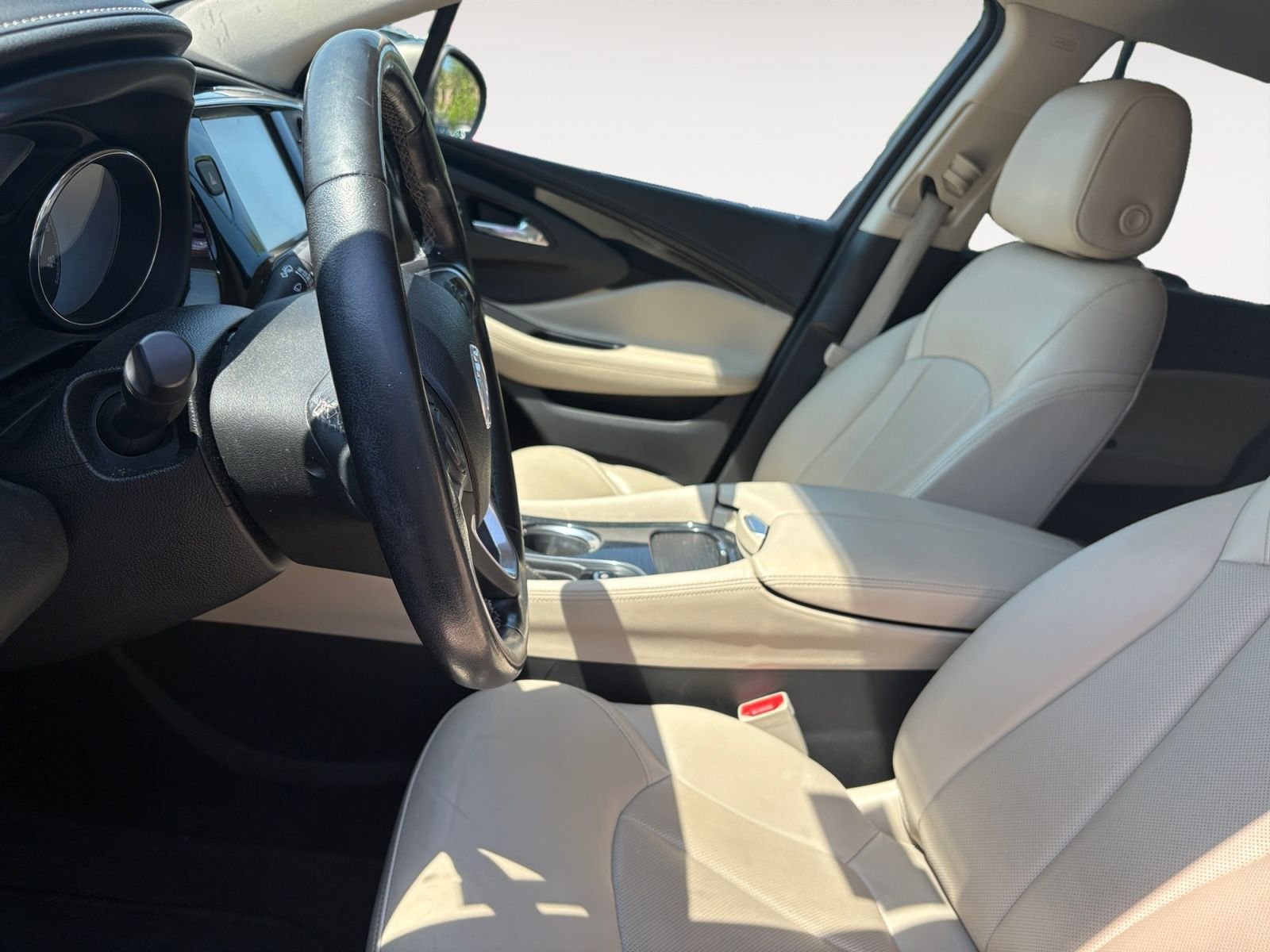 Used 2017 Buick Envision Essence w/ LPO, Cargo Package FWD image 9