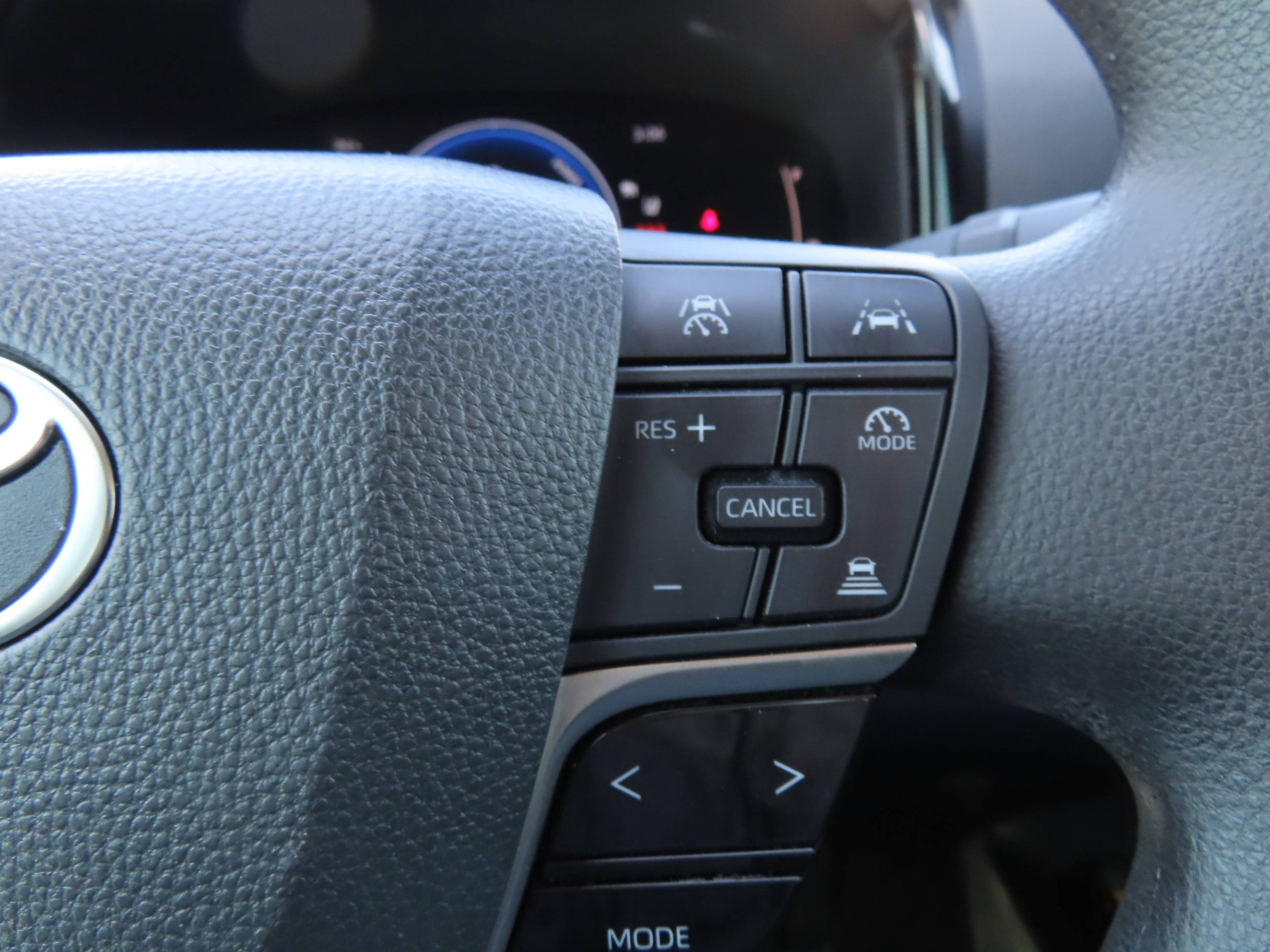 Used 2025 Toyota Camry LE FWD image 19