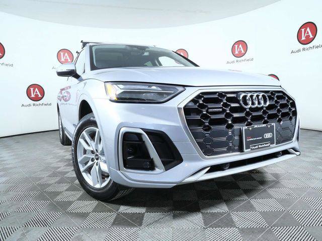 Certified 2023 Audi Q5 2.0T Premium w/ Convenience Package image 2