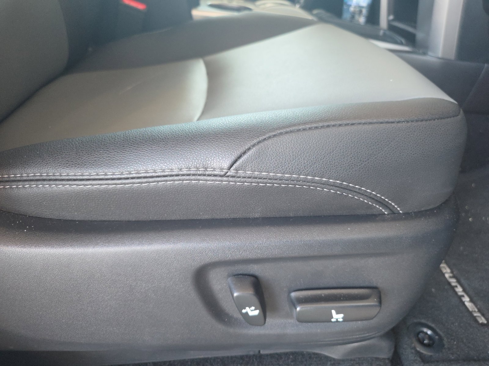 Used 2022 Toyota 4Runner SR5 Premium w/ Moonroof Package RWD image 20