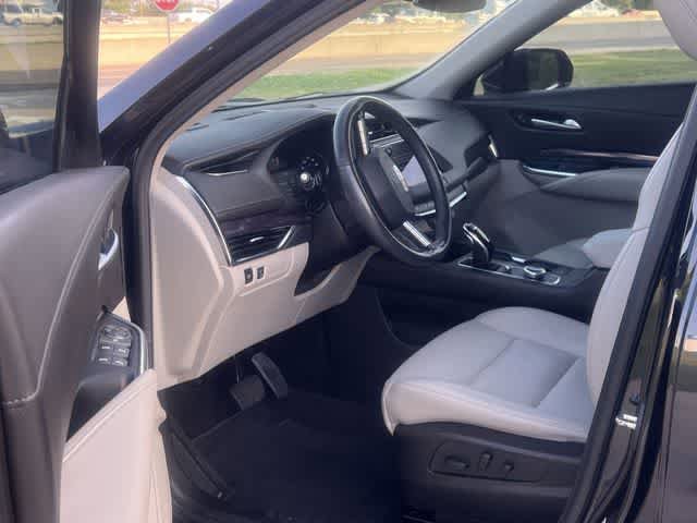 Used 2023 Cadillac XT4 Luxury w/ Cold Weather Package FWD image 3