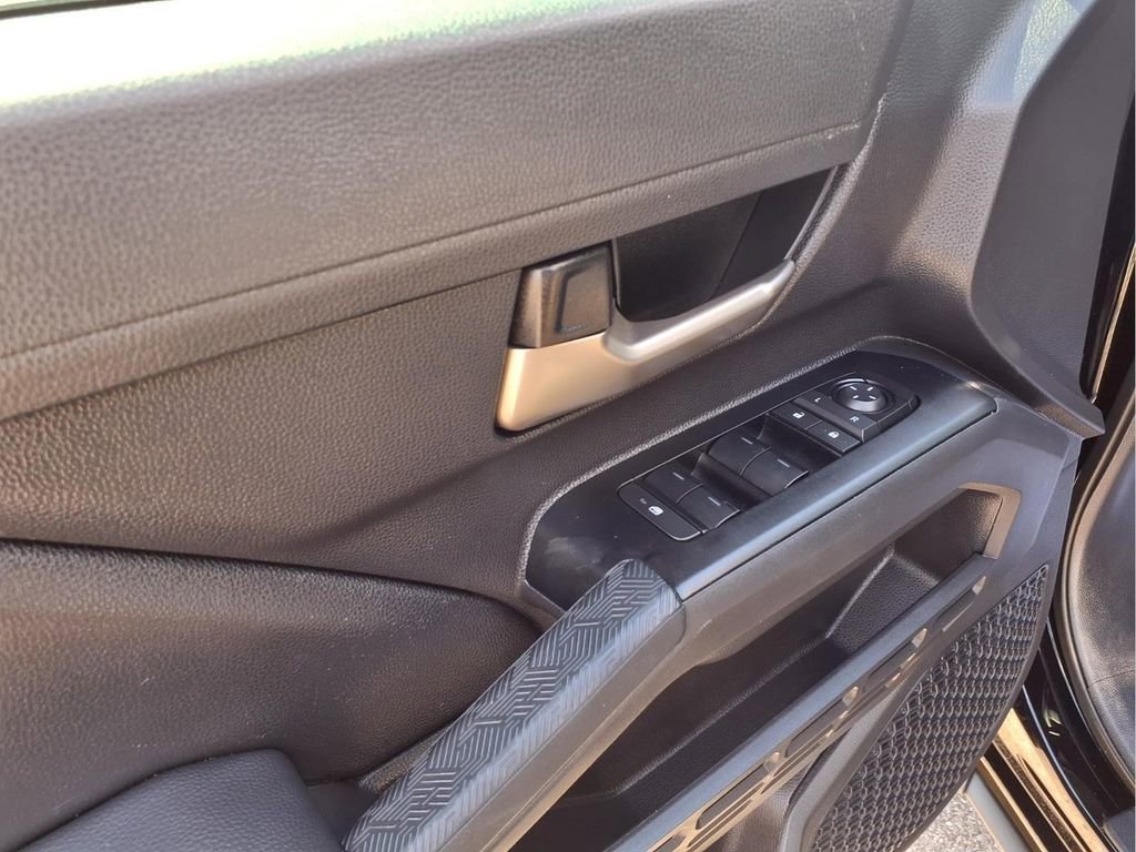 Used 2025 Toyota Tacoma TRD Off-Road AWD/4WD image 8