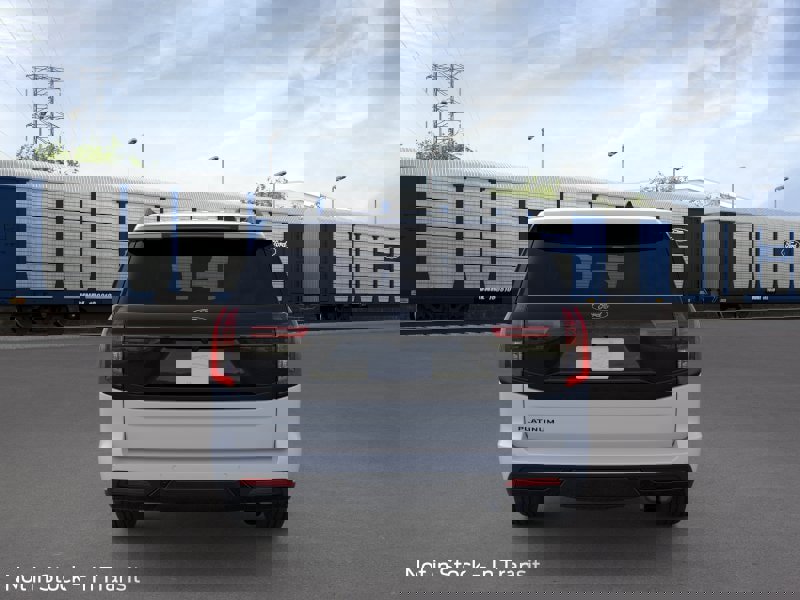 New 2026 Ford Expedition Platinum image 5