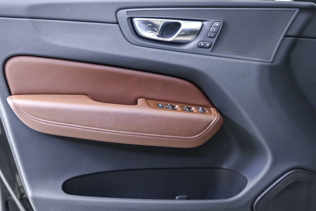 Certified 2023 Volvo XC60 B5 Plus w/ Climate Package image 8