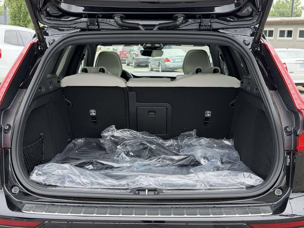 New 2026 Volvo V60 B5 Cross Country Ultra w/ Protection Package Premier AWD/4WD image 13