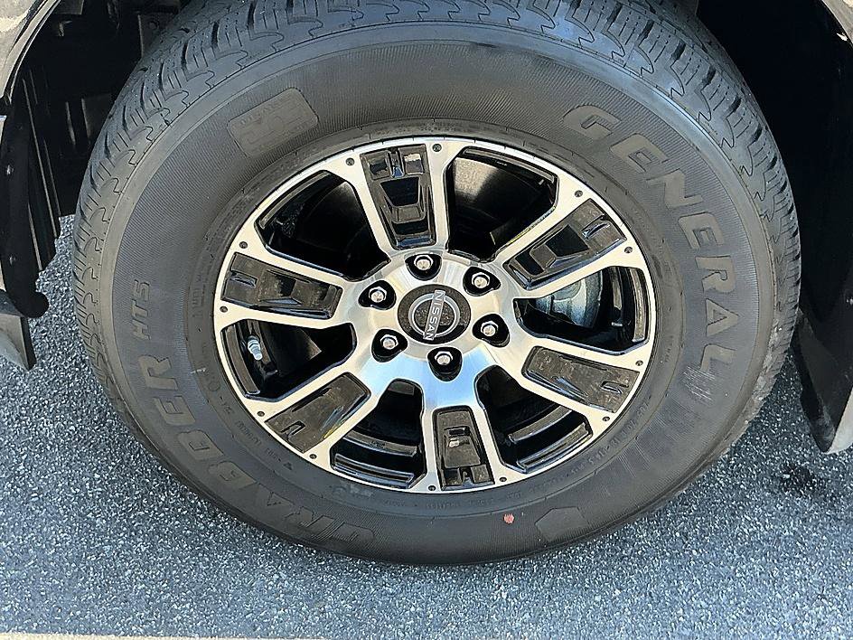 Used 2024 Nissan Titan SV w/ SV Convenience Package RWD image 8