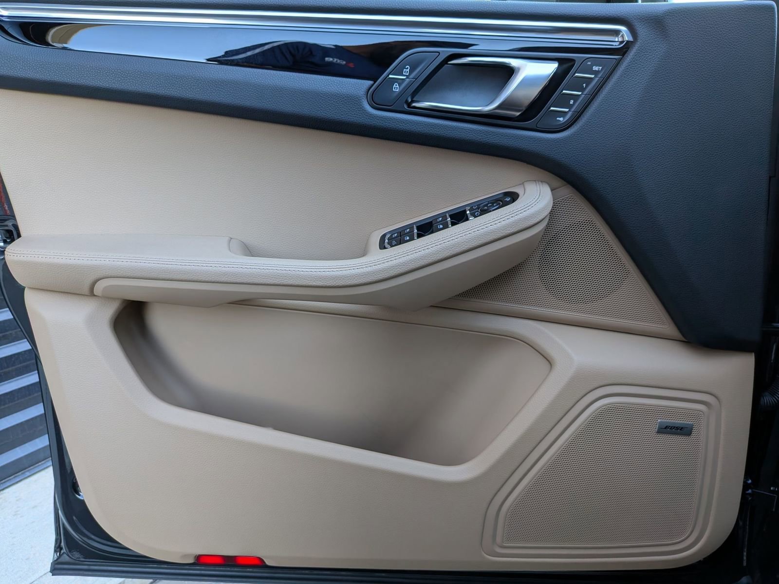 Certified 2025 Porsche Macan image 13