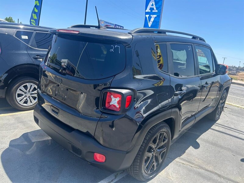 Used 2018 Jeep Renegade Altitude FWD image 3