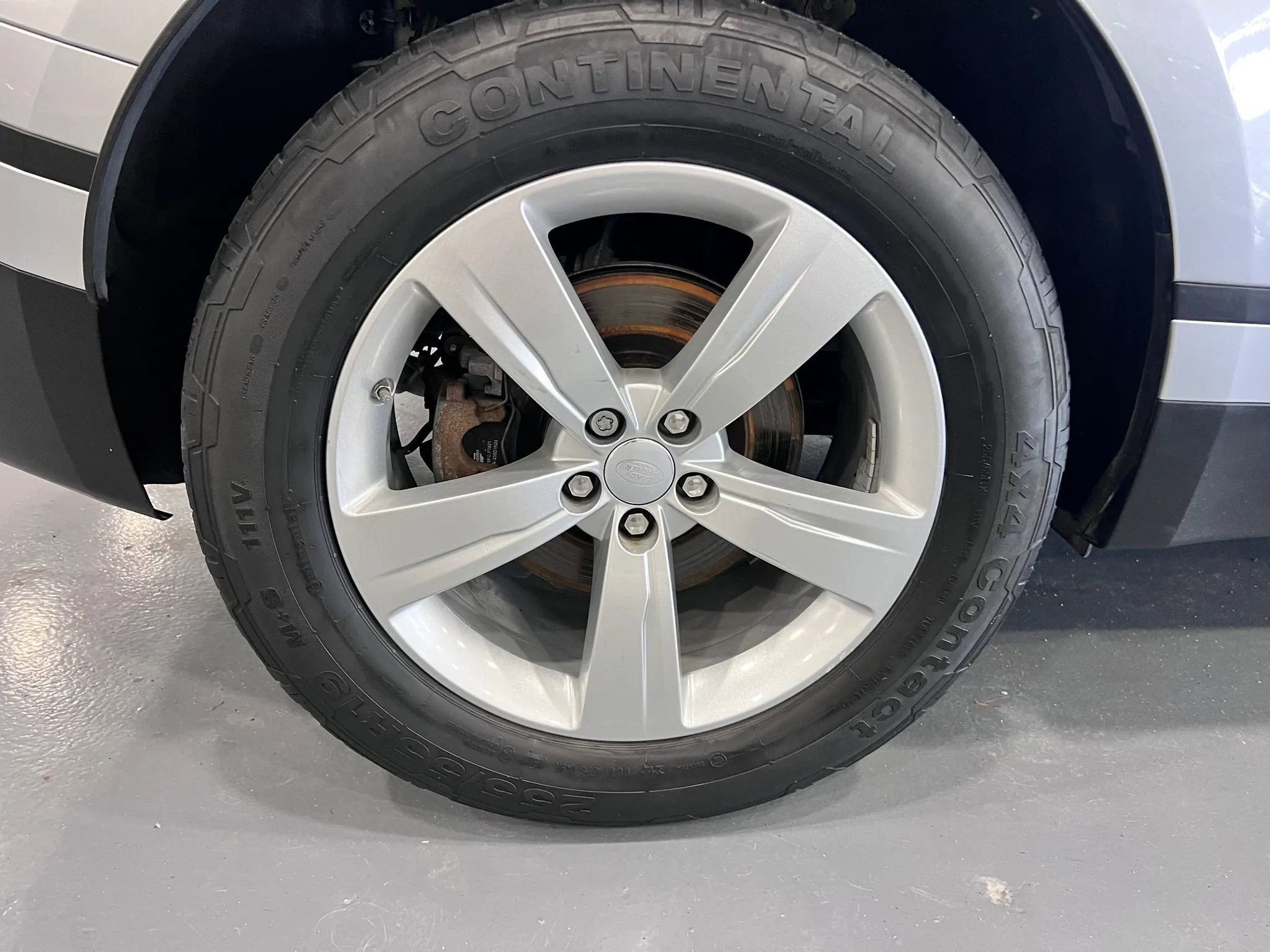 Used 2018 Land Rover Range Rover Velar S AWD/4WD image 33