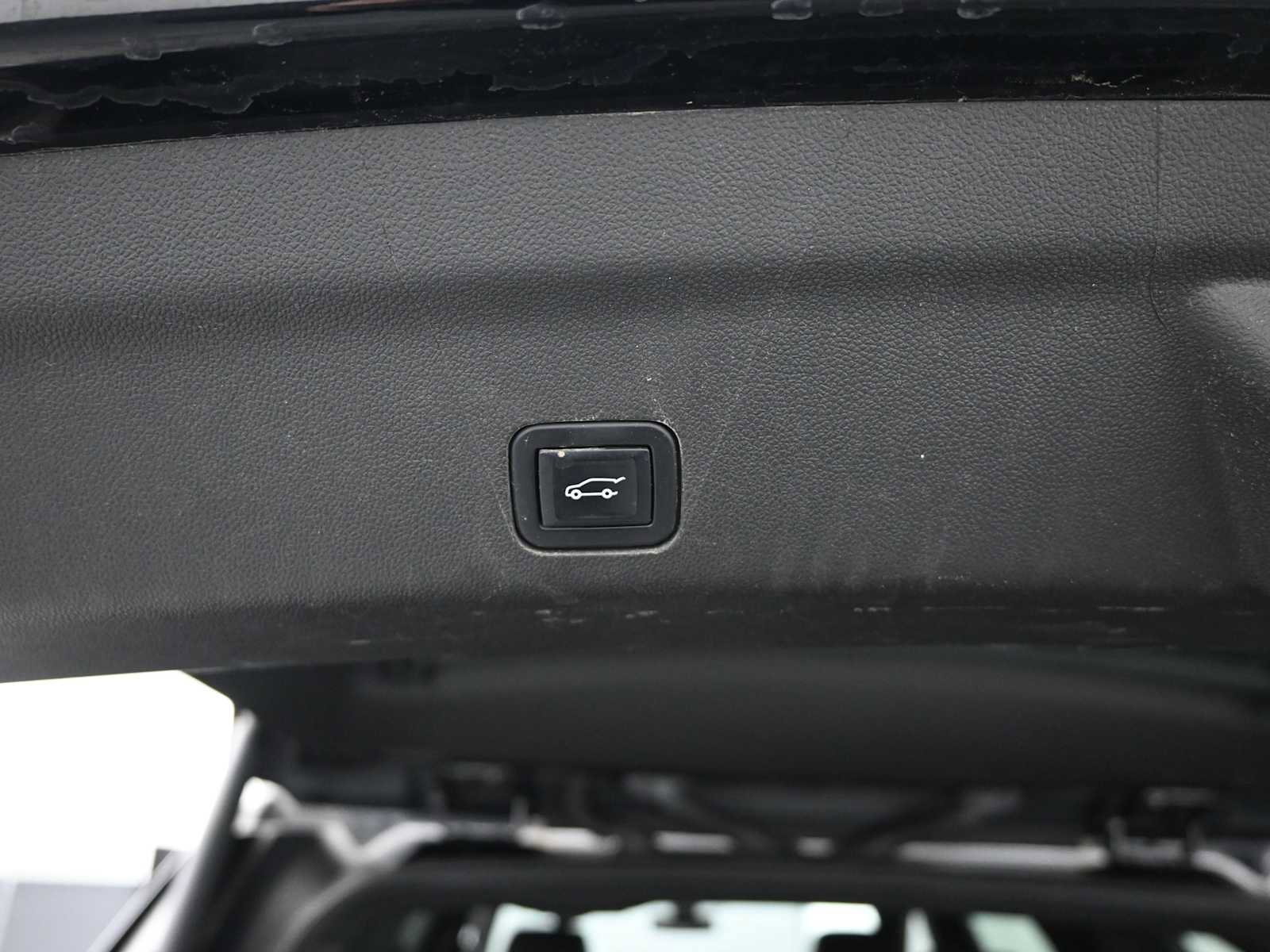 Used 2022 Chevrolet Tahoe LT w/ Luxury Package image 31