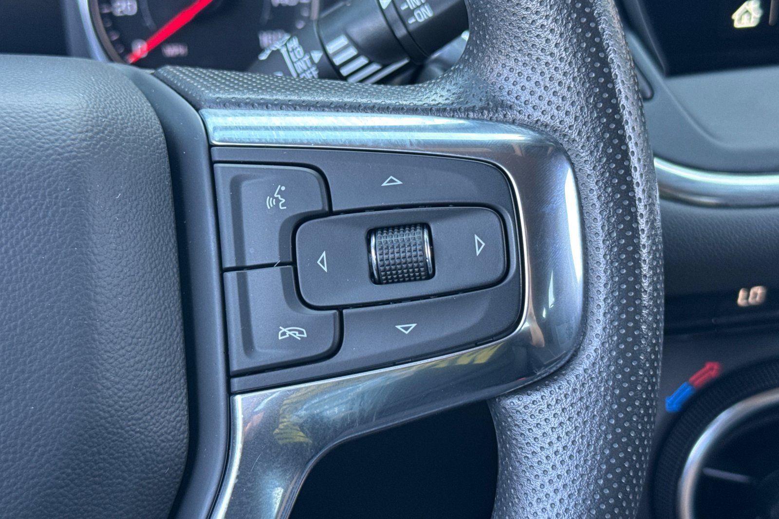Used 2023 Chevrolet Blazer LT image 38