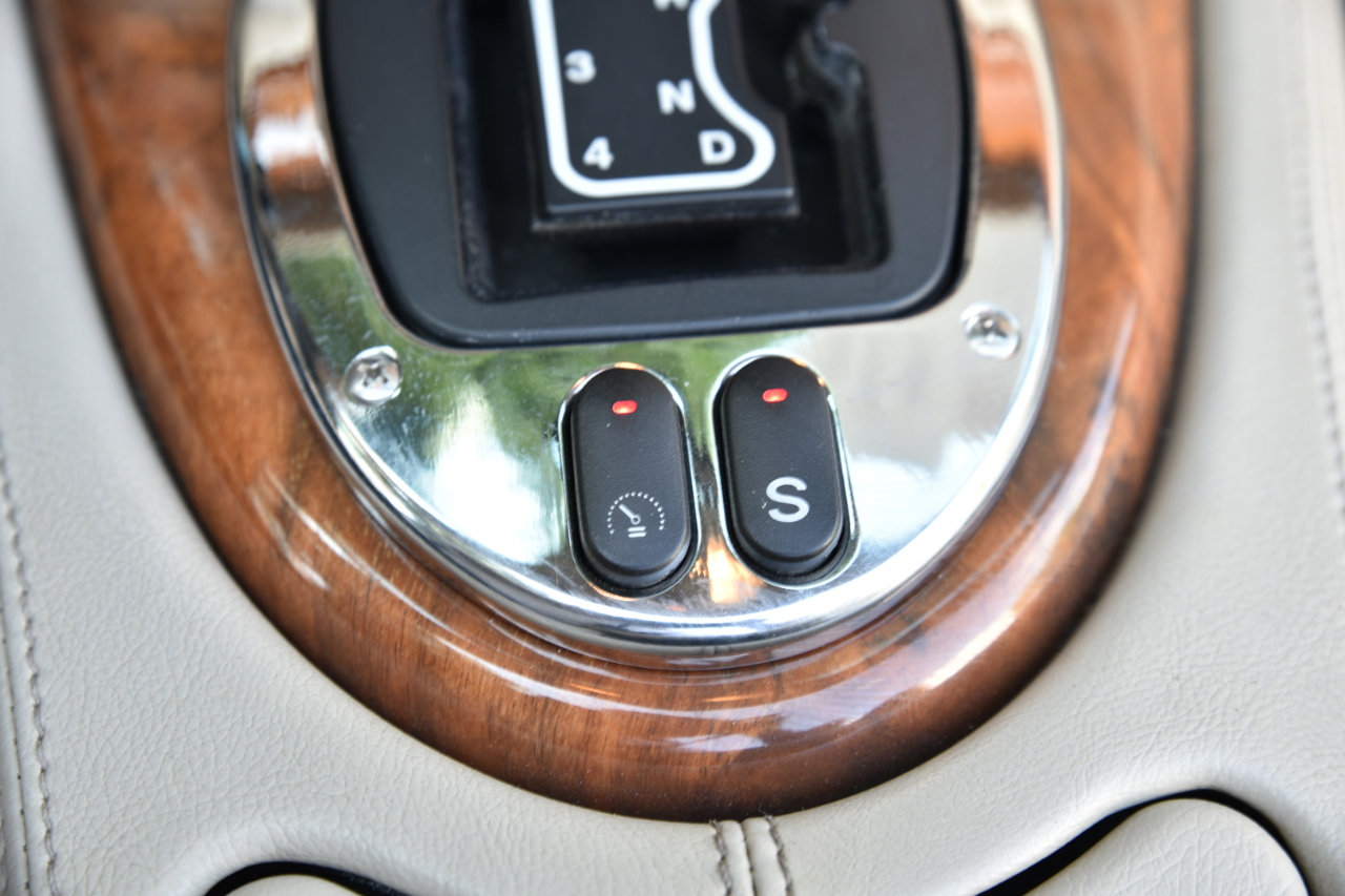 Used 2001 Jaguar XK8 Convertible image 23