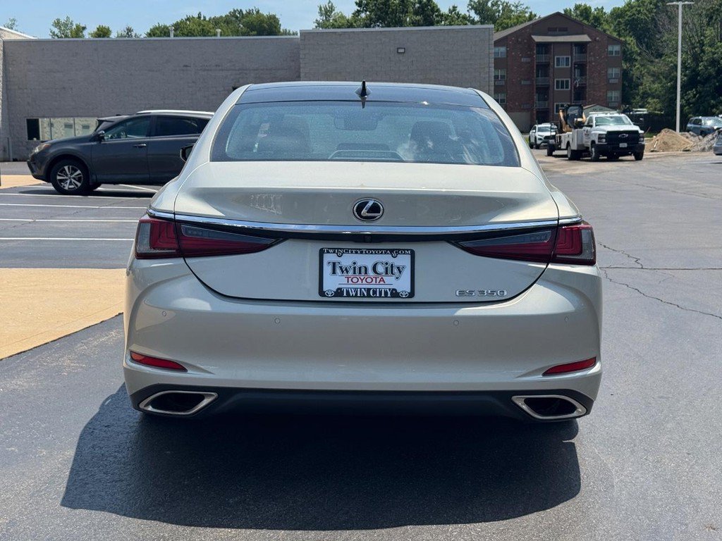 Used 2019 Lexus ES 350 w/ Accessory Package FWD image 4