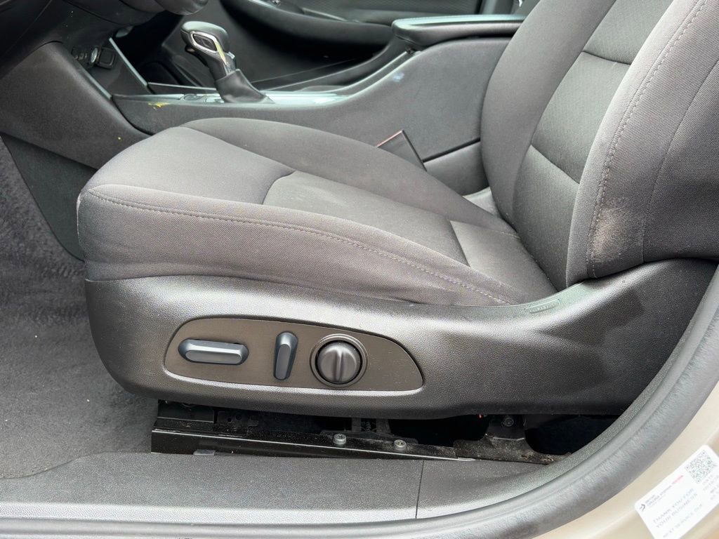 Used 2022 Chevrolet Malibu LT FWD image 12
