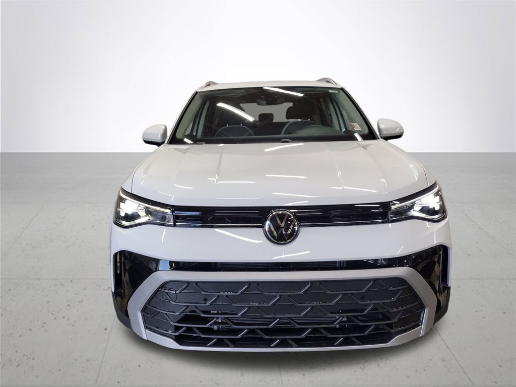 New 2025 Volkswagen Taos SE image 3